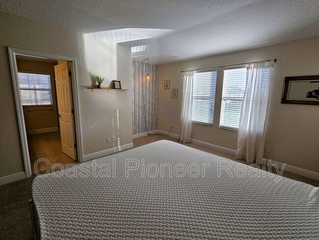 Building Photo - 11541 Crowned Sparrow Ln