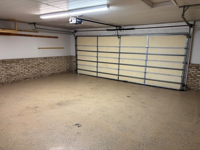 Building Photo - 60 Gingham Ln