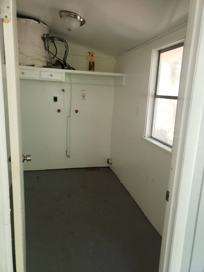 Building Photo - 9406 N Mulberry St