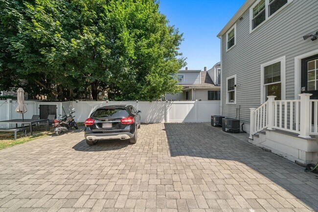 Building Photo - 36 Trull St