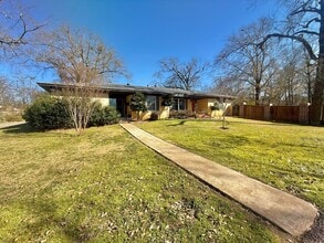 Building Photo - 2008 Longview Dr