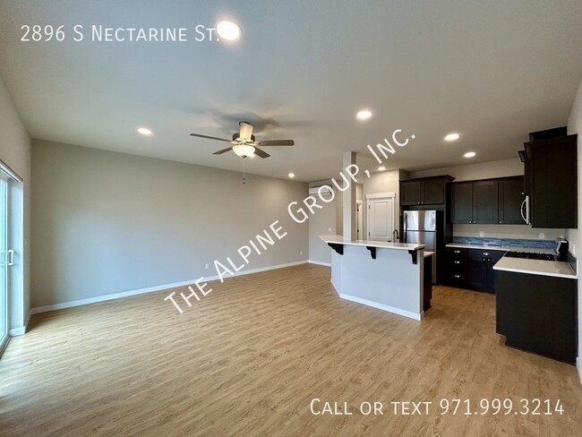 Building Photo - Cornelius Townhome - HALF OFF First Month!