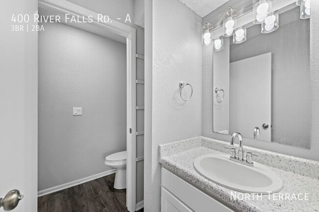 Building Photo - 400 River Falls Rd