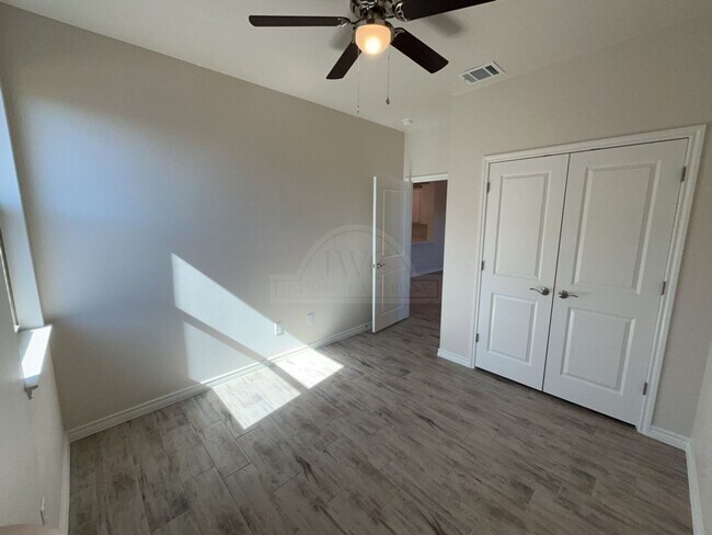 Building Photo - 5102 Rose Petal Ct