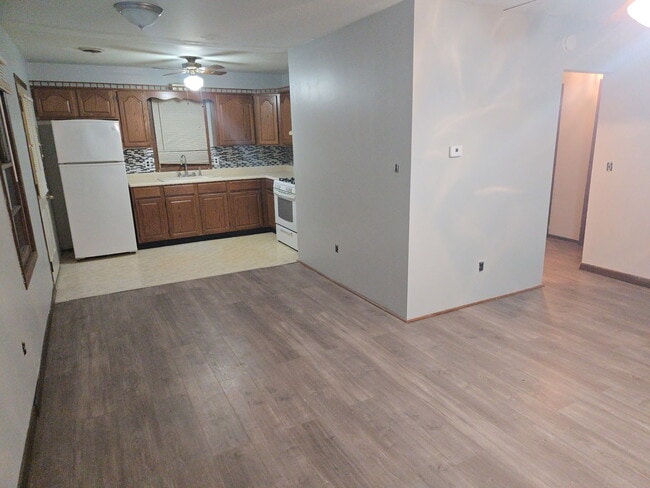 Building Photo - 607 W Bluff St