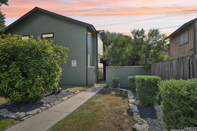Primary Photo - 10609 Starcrest Dr