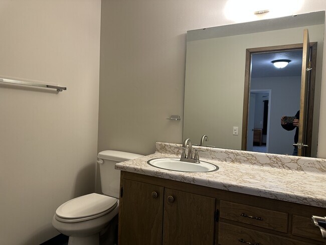 Building Photo - 260 Mark Twain Dr