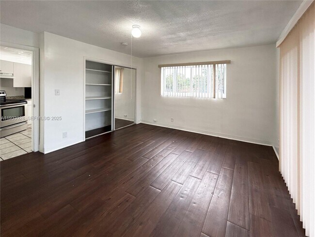 Building Photo - 3049 NW 9th Ave