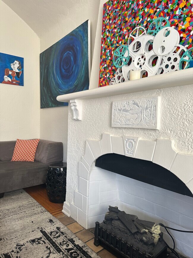 mantel - 618 N La Jolla Ave