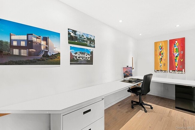 Building Photo - 3 Old Meadow Bend