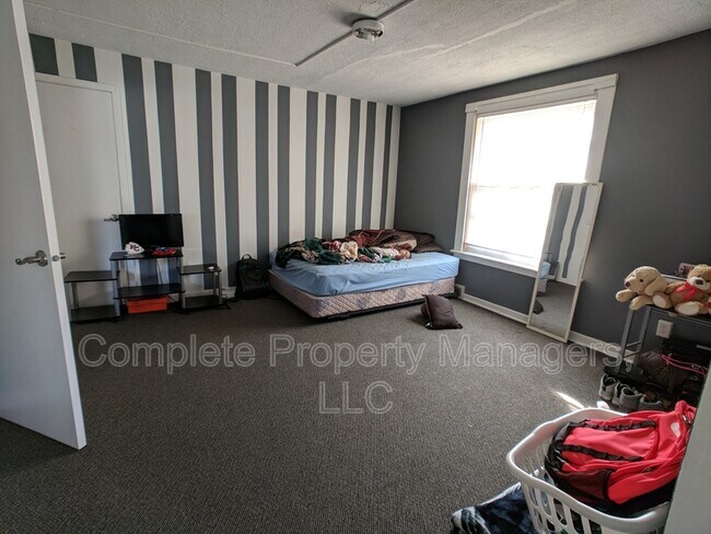 Building Photo - 213 E Main St