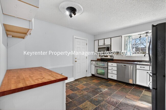 Building Photo - Spacious 4BR Home with Finished Basement in St. Peters