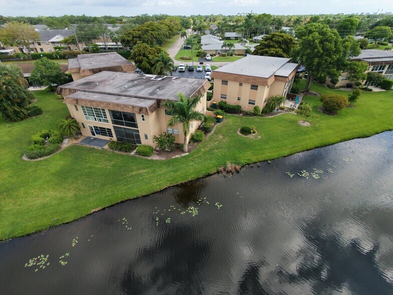 Building Photo - 665 Palm View Dr