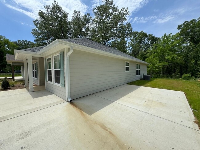Building Photo - Brand New 3/2 House in Rome- $1,695