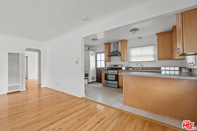 Building Photo - 3600 Kelton Ave