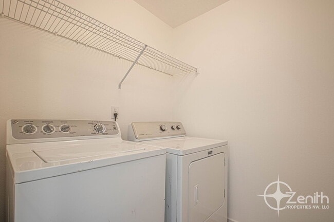 Building Photo - 7021 NE 55th St