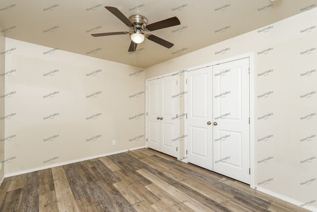 Building Photo - 513 E 48th Pl N