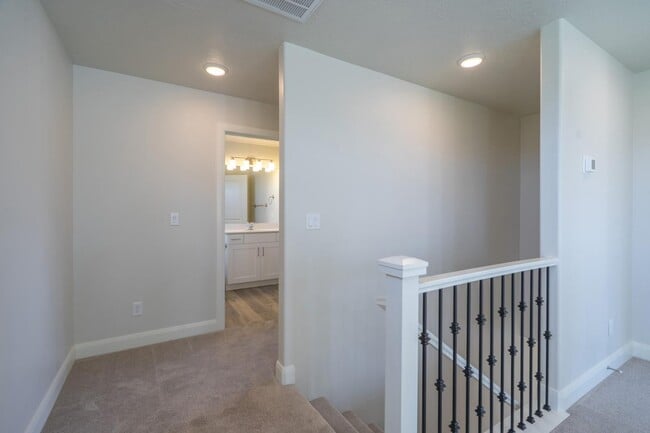 Building Photo - 548 N 550 W