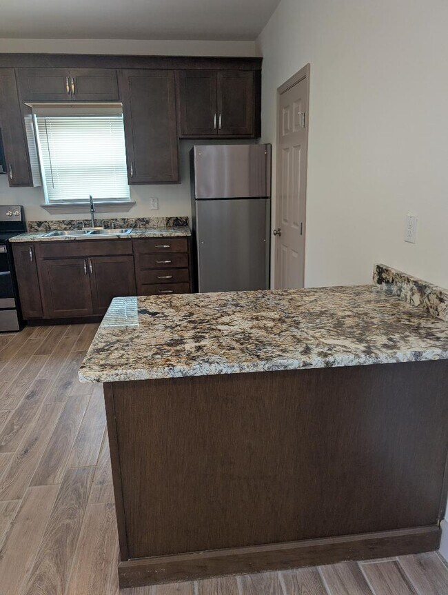 Building Photo - 210 Western Dr