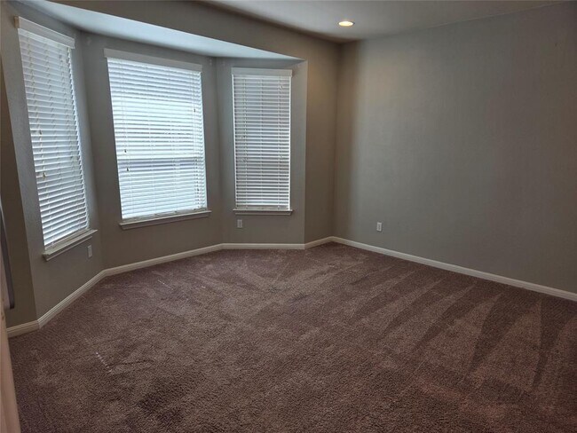 Building Photo - 2832 Coral Valley Dr