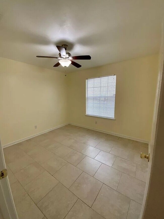 Building Photo - Lakeside Subdivision