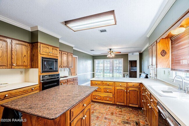 Building Photo - 110 Rimwood Ave