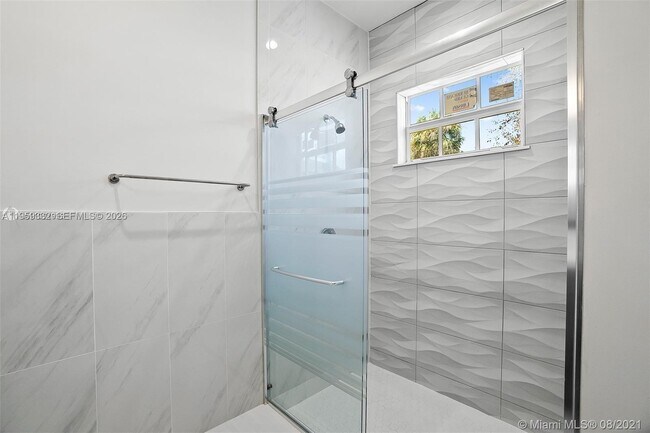 Building Photo - 711 N L St