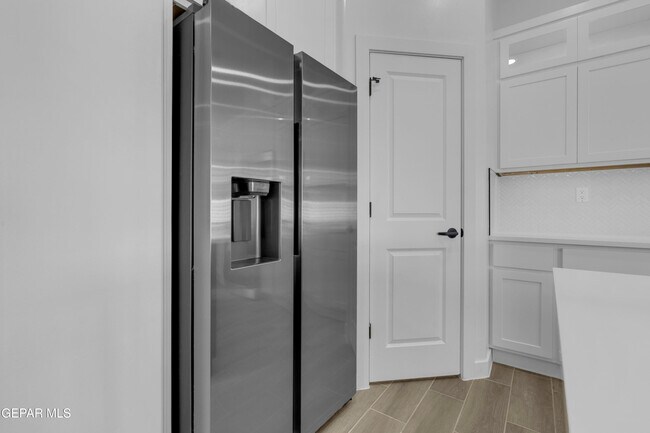 Building Photo - 15233 Expectation Ave