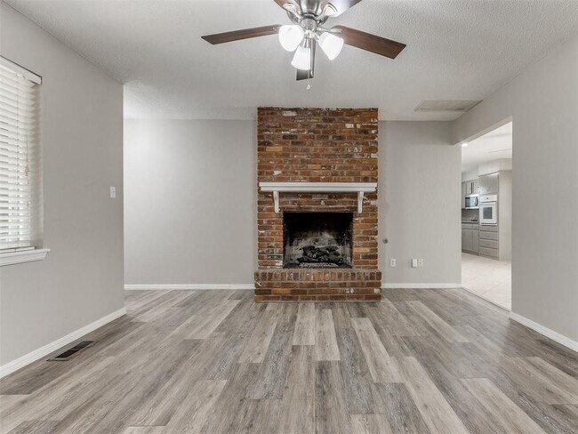 Building Photo - 339 Rosewood Dr