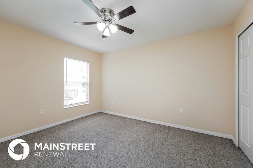 Building Photo - 1120 Cariston Ave