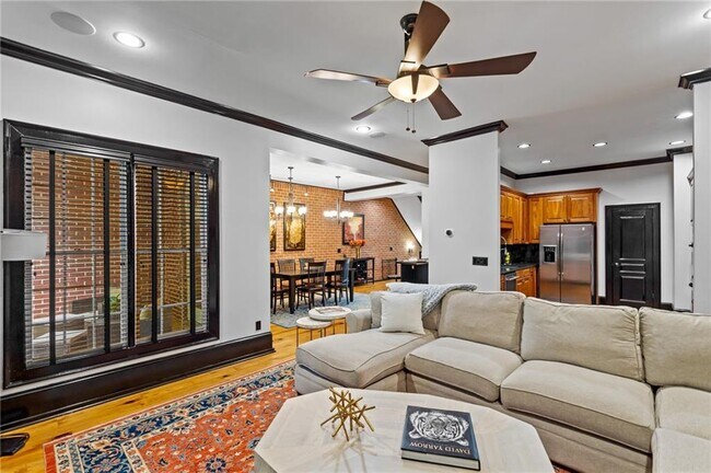 Building Photo - 5512 Glenridge Dr