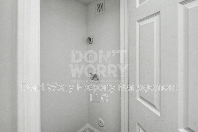 Building Photo - 615 Dumaine St