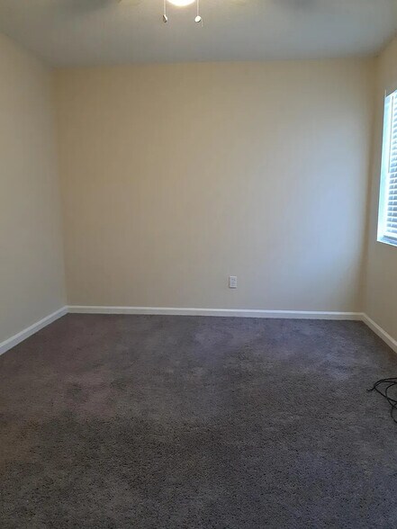 Building Photo - 103 Kimeran Ln APT B
