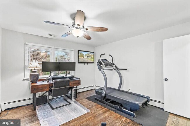 Building Photo - 8413 Rosemont Cir