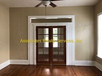 Building Photo - 115 NE 9th St