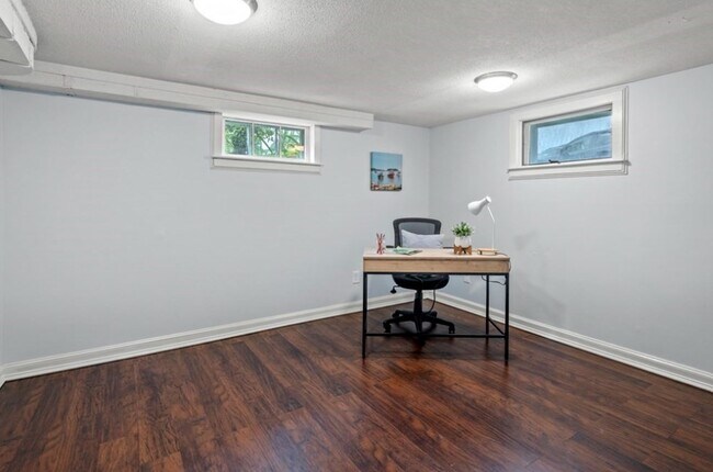 Building Photo - 24 Hereford Rd