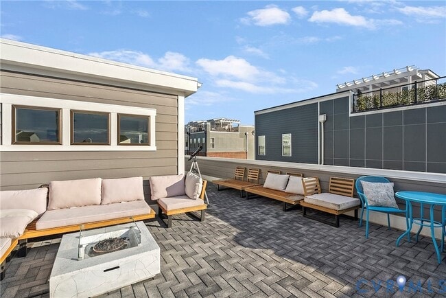 Building Photo - 5271 Old Main St