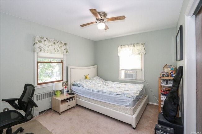 Building Photo - 98 Bayberry Ave