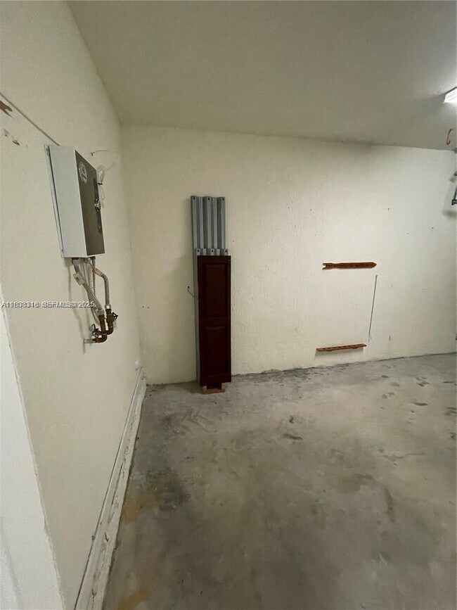 Building Photo - 3757 SE 2nd Dr