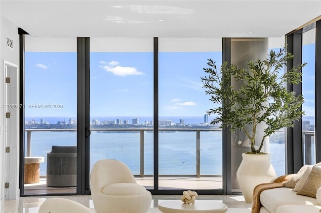 Building Photo - 700 NE 24th St