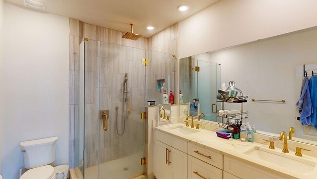 Building Photo - 1025 Wesley Terrace Ave - Elevated townhome living in the heart of Wesley Heights / FreeMoreWest