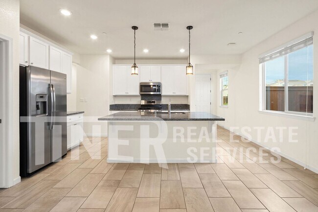 Building Photo - 3719 Edington Dr