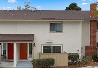 Building Photo - Updated Townhome in El Camino Club Estates!