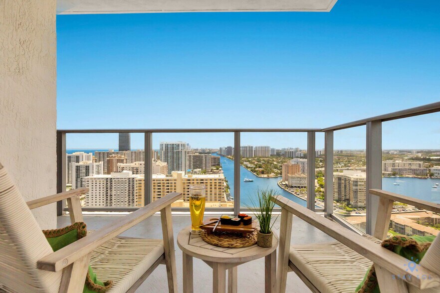 Building Photo - 4010 S Ocean Dr