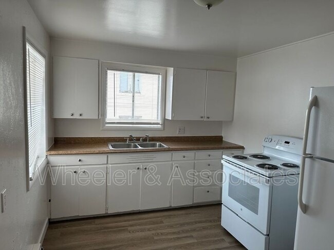 Building Photo - 827 23rd St