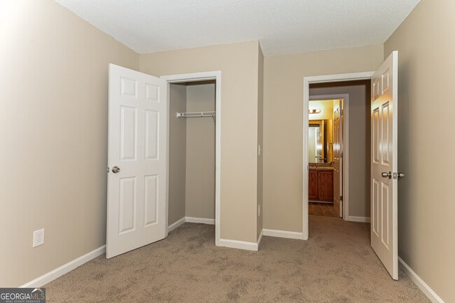 Building Photo - 6034 Waggoner Ct