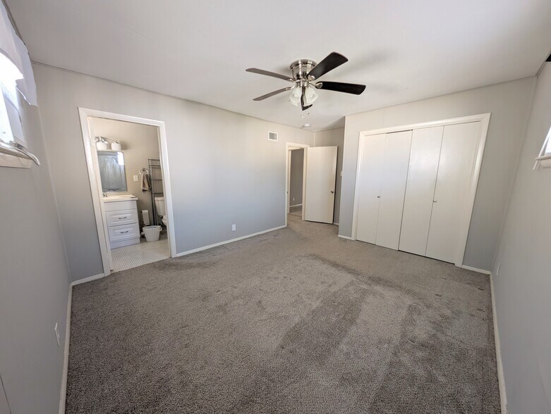 Building Photo - 307 San Angelo