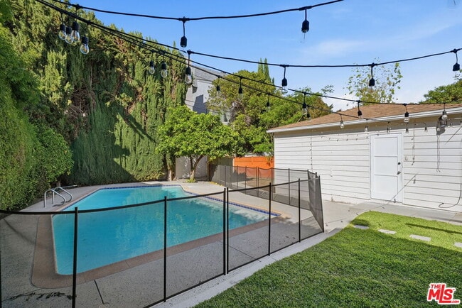 Building Photo - 14529 Greenleaf St