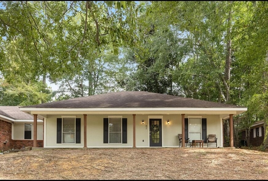 Building Photo - 62 Sharmont Dr