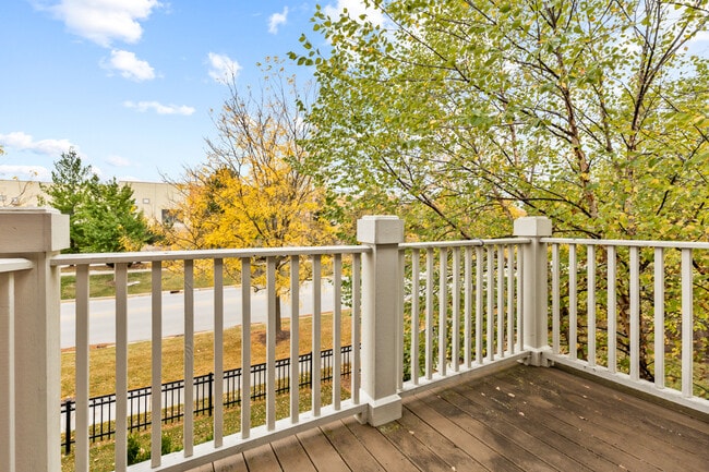 Building Photo - 2528 Dunraven Ave